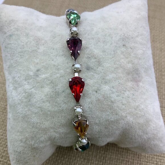 B. DAVID VINTAGE TEARDROP CRYSTAL MULTI COLORED PEARL BRACELET - Picture 2 of 7